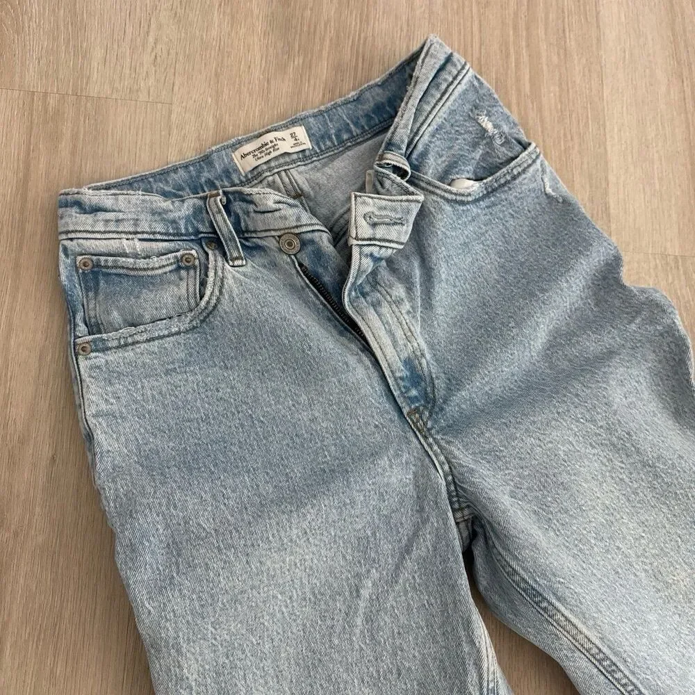 A&F | 90s Straight Ultra High Rise | Size 27 - Picture 4 of 5